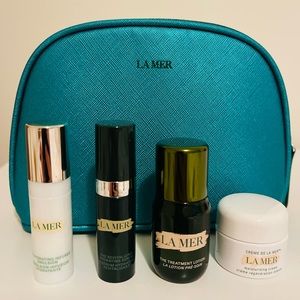 La Mer traveling pouch with samples